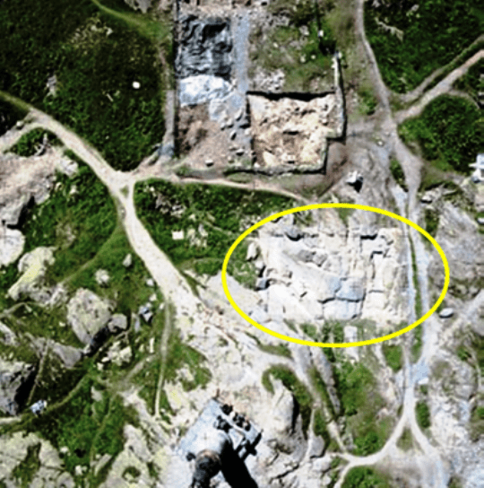 Nel cerchio evidenziato l'ingombro del tempio di Giove Pennino (S. Bertarione)