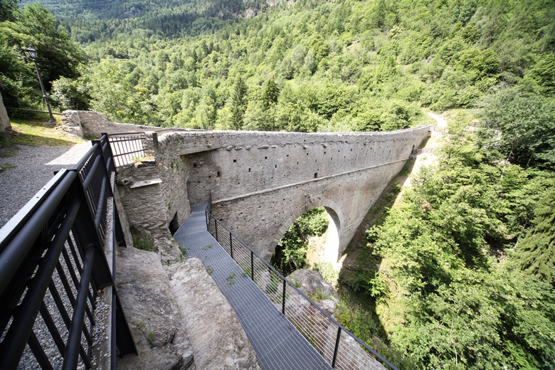 Pont d'Ael (fronte nord). Foto: E. Romanzi