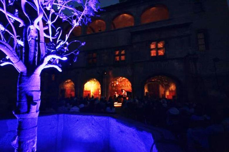 La Fontana del Melograno a Issogne durante Chateaux en Musique (www.federicolonghi.it)