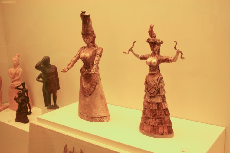 Dea_dei_serpenti_iraclio