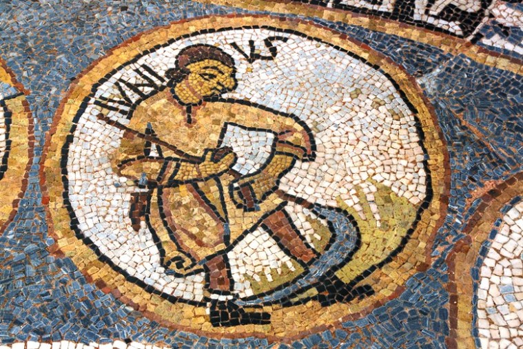 Giugno. Mosaico inferiore della Cattedrale di Aosta (foto di Enrico Romanzi)