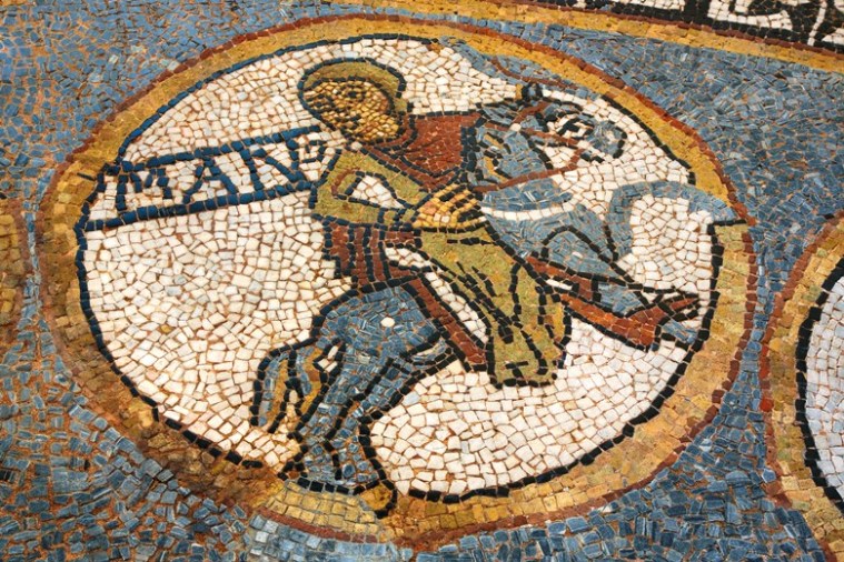Maggio. Mosaico inferiore della Cattedrale di Aosta (foto di Enrico Romanzi)