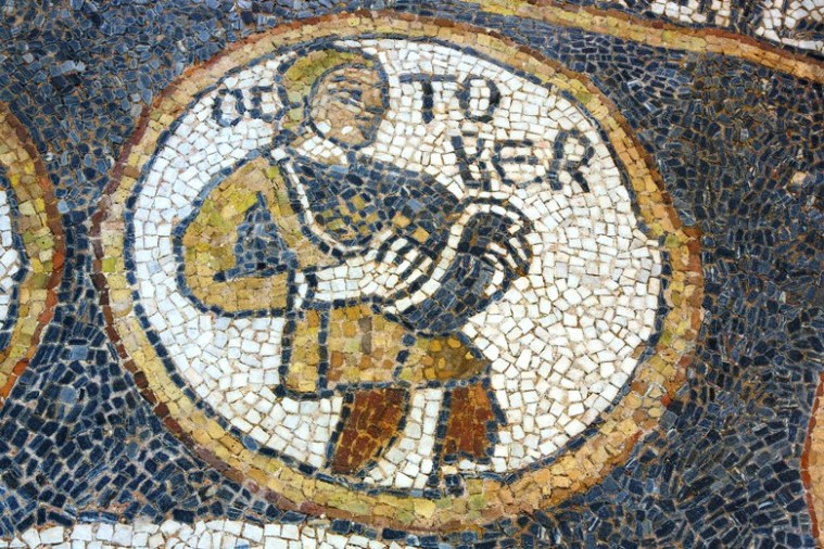 Ottobre. Mosaico inferiore della Cattedrale di Aosta. (foto di Enrico Romanzi)
