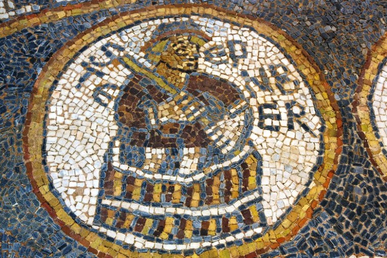 Settembre. Mosaico inferiore della Cattedrale di Aosta. (foto di Enrico Romanzi)