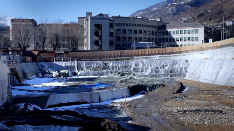 Il cantiere per l'ampliamento dell'ospedale ad Aosta. (Akhet-Stevanon)