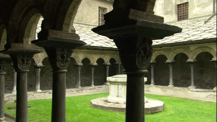 281097784-collegiata-di-santorso-aosta-cloister-romanesque