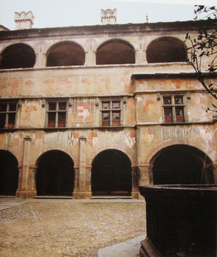 22 - Cortile Issogne