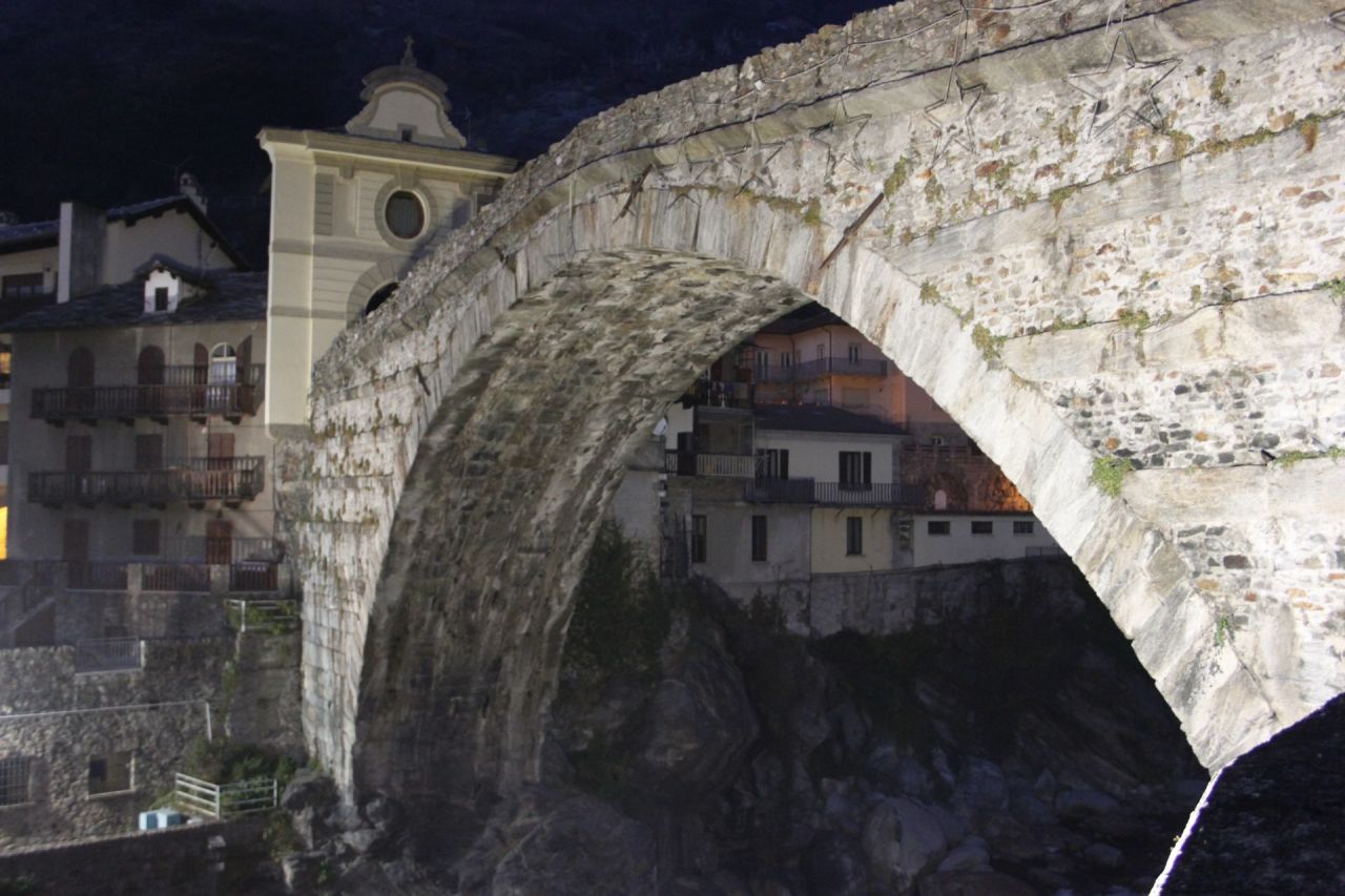 Ponte romano di Pont-Saint-Martin (da www.guideaostawelcome.it)