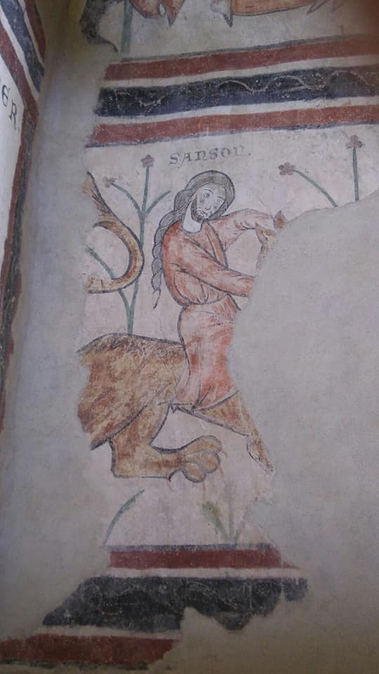 Sansone che smascella il leone raffigurato all'interno del donjon (foto: S. Bertarione)