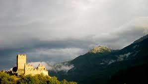 Il castello di Cly dopo un temporale (Foto: Leonardo Acerbi)