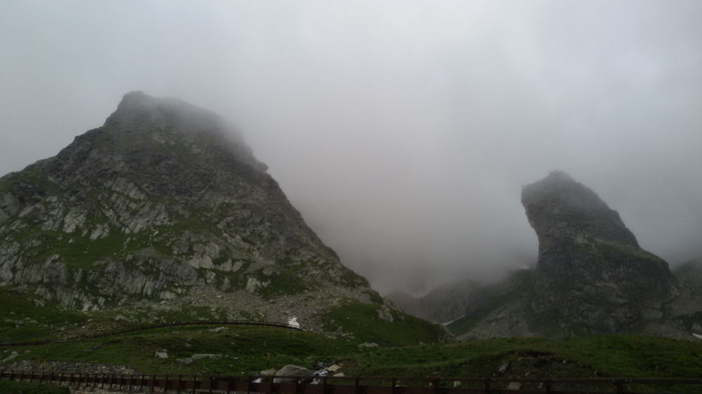 A destra la minacciosa Tour des Fous (foto Enea Fiorentini)