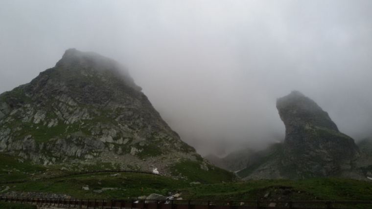 A destra la minacciosa Tour des Fous (foto Enea Fiorentini)