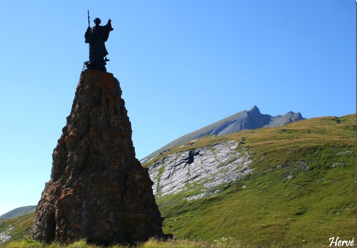 La statua di San Bernardo al Gran S. Bernardo (Hervé Eklablog)