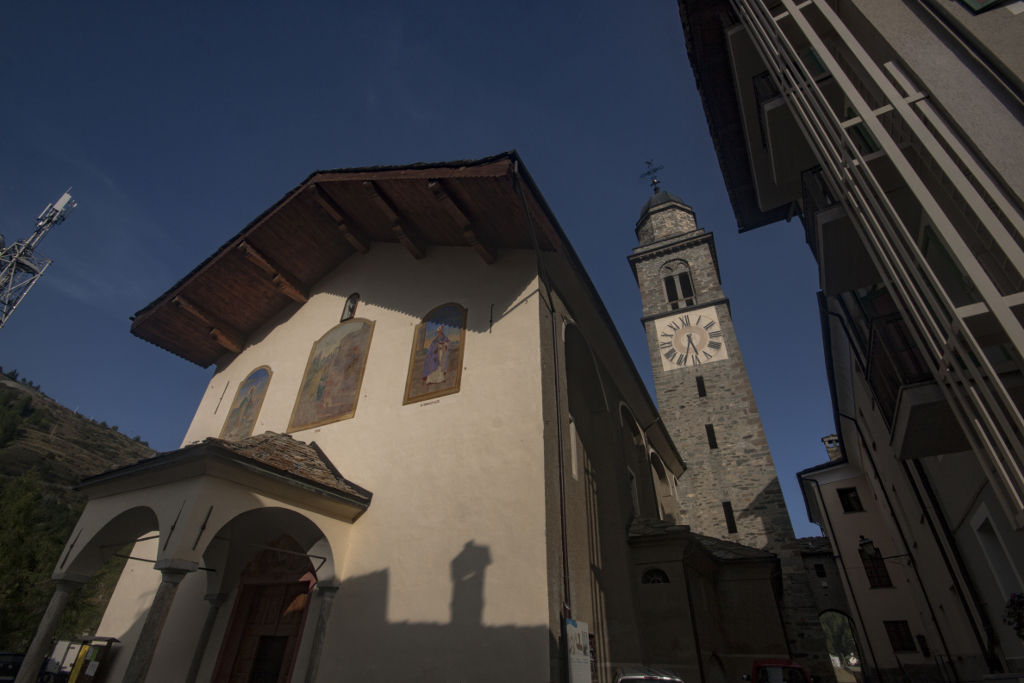 Cogne-la facciata della chiesa parrocchiale di Sant'Orso