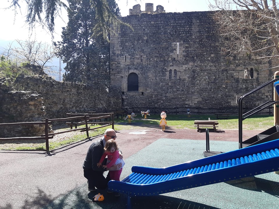 Aosta. Giardinetti accanto alla Torre di Bramafam