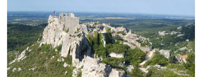 Il castello di Les-Baux-de-Provence (provence-pays-arles.com)