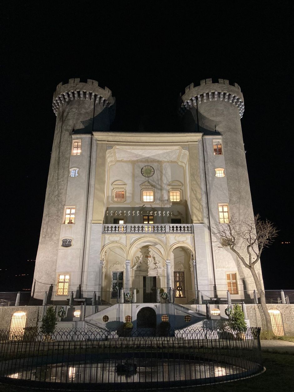 La sontuosa facciata del castello di Aymavilles (C. Pizzato)